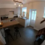 Semesterbostad Albert Cottage *